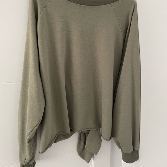 Slouchy army green long sleeve top - Picture 3 of 3